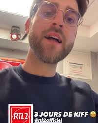 VICTOR LECLERC : LE RETOUR.... Aminateur emblématique d'Europe 2 ces  dernières années, Victor Leclerc retrouve un micro après plusieurs mois  sans être à l'antenne. Celui qui a quitté la station musicale de