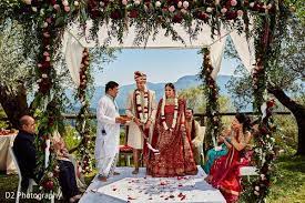 Gorgeous Rustic Indian Wedding Mandap Https Www Maharaniweddings Com Gallery Photo 157703 Wedding Mandap Indian Wedding Photography Outdoor Indian Wedding