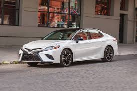 2020 toyota camry se auto (natl) angular front exterior view. 2018 Toyota Camry Review Ratings Edmunds