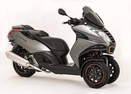 Lease Bike Location Motos Et Scooters Aux Meilleurs Prix A Paris Et Region Parisienne Courte Duree Journee Semaine M Scooter Yamaha Scooter 3 Roues Motos