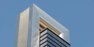 Height is not the only distinguishing feature of the commerzbank tower. Torre Cepsa Architecture Projects Foster Partners