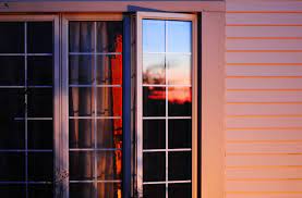 Que vous soyez locataire, peu bricoleur ou que vous vouliez tout simplement garder vos murs intacts, il existe des produits malins et de bonnes idées pour éviter les trous. Prix Fenetres Combien Coute L Installation