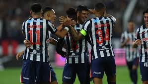 Con un banderazo colosal en Trujillo: el plan de Guede para arrebatarle el liderato a Los Chankas y la ‘trampa’ con Advíncula pensando en Cristal