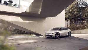 Kia continues to bolster its role in the electric vehicle space with the reveal of the new ev6 although kia's mum on the ev6 specifics, the brand likely cribs the architecture and powertrain of its new ev. 2022 Kia Ev6 What We Know So Far