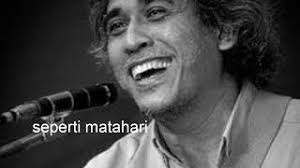 Embun selembut wajahmu fajar secerah senyummu merdu burung bernyanyi merdu janji janjimu kau tumpahkan cintamu bergelora jiwa jantanku. Iwan Fals Seperti Matahari Mp3 Video Mp4 3gp M Lagu123 Fun