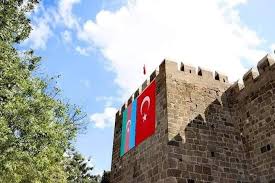 Tarihi kayseri iç kalesini, dışarıda; Kayseri Sehri 38 Kayseri Kalesi Azerbaycan Turkiye Facebook