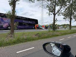 Zwaar ongeval op de N36 met touringcar: een dode, chauffeur zwaargewond |  Regio | Tubantia.nl