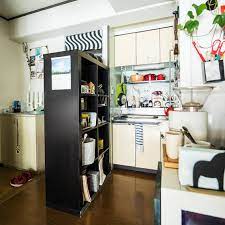 ikeaの棚 diyで自分らしく 雑貨や料理本もならぶ 食器棚 の作りかた キッチン間取り 小さなアパートのキッチン インテリア 収納