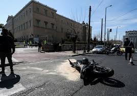 1)μείωση φόρου επιχειρήσεων απο 24% σε 22% 2)μείωση προκαταβολής. Troxaio Sth Boylh O Iasonas Dwrizei Zwh Se Panw Apo E3i As8eneis Eidhseis Nea To Bhma Online