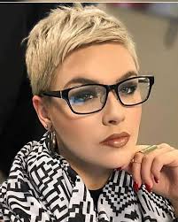 Time to show a little love to @strength.n.dignity_31 As she rocks those  Glasses And