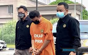 Selain itu, jabatan peguam negara memfailkan pertuduhan jenayah terhadap anak syarikat goldman sachs investment bank serta eksekutif kanannya tim leissner dan roger ng chong hwa selain pembiaya kewangan yang diburu polis low taek jho (yang dikenali sebagai jho low) dan eksekutif kanan 1mdb jasmine l. Bernama Sprm Tahan Asp Kerana Disyaki Minta Rasuah Rm200 000 Daripada Pengedar Dadah