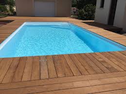 Piscine originale en béton projeté : Terrasse De Piscine En Bois En Gironde Plage De Piscine En Bois