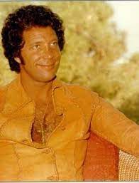 Pin By Pedro Martin Garcia On Sir Tom Jones Sir Tom Jones Red Leather Jacket Leather Jacket