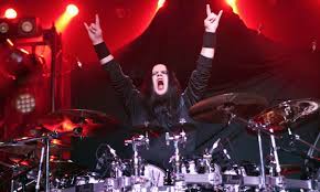 Da batterista ha suonato con gli otep nell'album house of secrets, ed ha sostituito lars ulrich, indisposto per motivi di salute, nei metallica durante il download tour del 2005. Lkrsvlzq Mzfrm