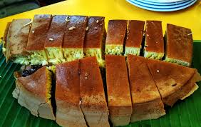 Ada yang di topping dengan keju, seires atau dengan selai kacang dll. Video Resep Martabak Manis Bangka