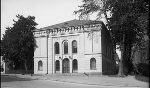 Apart from having traditional central bank responsibilities such as financial stability and price stability. Norges Bank Bygget Historie In Skien Skien Skien