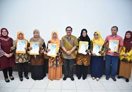 Bahkan tak hanya itu, perempuan kelahiran 1968 ini. Ini Nama Lembaga Paud Berprestasi 2018 Dispendik Kota Surabaya