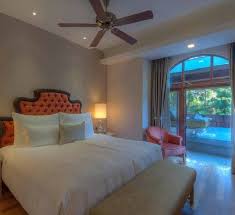 Setelah makan siang berangkat desa pandai sikek yaitu sebuah desa yang terkenal dengan kerajinan tangan songket dan ukiran kayu. Home The Chateau Spa Organic Wellness Resort