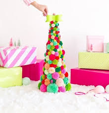 1001 Raisons Et Idees Decoratives Pour Faire Des Pompons Decoration Noel Idees De Decoration De Noel Deco Noel