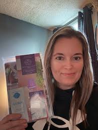 Was supposed to recieve this sample But instead got an opened envelope with  just the slip 🥲