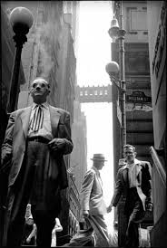 Black And White Nyc Art Street Scene In 1950s Nyc Black And White Photographs Vintage Photography Magnum Photos