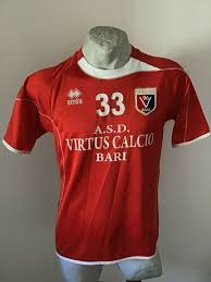 Dagli attaccanti ai portieri, tutti i giocatori delle migliori squadre sfoggiano sul petto il. Maglia Calcio Errea Asd Virtus Calcio Bari Football Shirt Jersey Size M Football Calcio Maglia