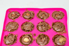 Rocher Au Chocolat Au Lait Praline Cœur Coulant De Nutella Et Noisette Entiere Comme Un Ferrero Rocher Alimentation Chocolat Au Lait Chocolat