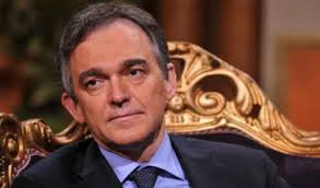 Gastone moschin, né le 8 juin 1929 à san giovanni lupatoto et mort à terni le 4 septembre 2017 1, est un acteur italien.il est connu au niveau international pour avoir incarné don fanucci dans le parrain 2e partie, le premier rival de don corleone. Enrico Rossi Biografia 2018 Del Nuovo Presidente Della Regione Toscana The Italian Times