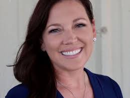 Kari Howard's Instagram, Twitter & Facebook