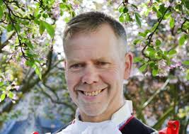 New mayor dons his robes