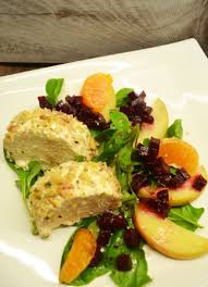 Ein Festlicher Auftakt Mousse Von Der Raucherforelle Im Walnuss Kren Mantel Auf Winterlichem Salat Vorspeisen Rezepte Vorspeisenrezepte Und Vorspeise