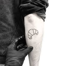 50 Minimalist Hand Poke Tattoo Designs By Pokeeeeeeeoh Tattooadore Line Art Tattoos Hand Poked Tattoo Tattoos