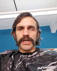 Bueno bueno bueno, que tenemos aquí?" . Así transformaba mi lenguaje y mi  aspecto para volverme Willard Ross Brymer, el asesino de Ringo Bonavena. .  Este 24 de marzo podrán conocer a