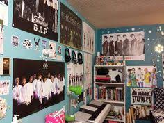 Scopri ricette, idee per la casa, consigli di stile e altre idee da provare. 9 Ide Dekorasi Kamar Kpopers Menarik Dengan Foto Dan Poster