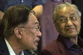 Anwar, together with mahathir islamized the civil service, leading to many believing that anwar was an islamist. Momen Ketika Anwar Ibrahim Dan Mahathir Kembali Bersatu Republika Online