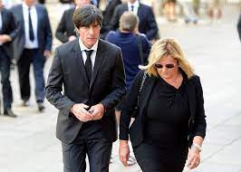 Im interview mit nils kaben macht der bundestrainer keinen hehl aus seiner enttäuschung. Das Wissen Wir Uber Die Familie Von Joachim Low