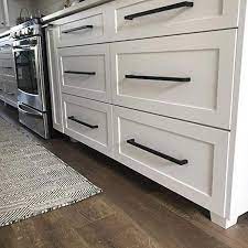 Simple Yet Stylish Black Finish Pulls On White Kitchen Cabinets Whitekitchen Black Cabinet Handles White Kitchen Cabinets Kitchen Cabinet Styles