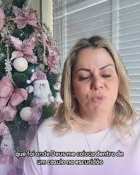 Olá minhas Belas🎀 Neste mês de Outubro Rosa, teremos várias programações  especiais. Nesta segunda feira estaremos compartilhando a entrevista com a  Dra. Paula Massaro, profissional da saúde, ginecologista e obstetra. Fique  atenta