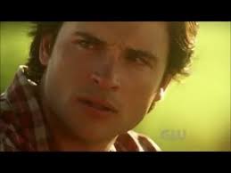 Smallville clark se sacrifica para derrotar zod dublado. Music Video Smallville Somebody Save Me Youtube