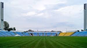 With 8 victories, 12 draws, and 13 defeats, it finished in 13th place with 36 points thereby avoiding relegation. Fotos Stadionul Farul Stadionwelt