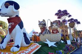 Viewing The 2013 Rose Parade Floats Up Close The World Is A Book Christmas Parade Floats Rose Parade Parade Float
