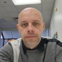 80+ perfiles de «Petrovski»