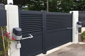 Carved railing made of wrought iron covers the terrace, balcony and even the security of the gate thus giving it a uniform look. Modern Front Gate Designs For Modern Home