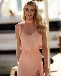 أحيت ليدي كيتي سبنسر ، ابنة أخت الأميرة الراحلة ديانا ، الجمال الكلاسيكي الأنيق بفستان زفافها الذي بدا وكأنه نسخة محدثة من فستان الزفاف الأسطوري لأميرة موناكو ، الممثلة الأمريكية هوليوود غريس كيلي ، الذي اختارت أن. What Does Kitty Spencer S Us 26 Million London Mansion Look Like Princess Diana S Niece Spent Covid 19 Lockdown Giving Her Home A Refresh And Her Instagram Shows It S Even Blingier Than Before South