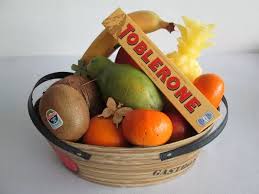 Nouvelle Creation Corbeille De Fruits Frais Livre En Belgique En 24h Bouquet De Fruits Varies De Nouvelles Recoltes Parfumees De Kiwis Et De Mangue Sur Un Fon