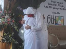 Syekh ali jaber meninggal dunia, akbar: Momen Haru Syekh Ali Jaber Peluk Akbar Pemulung Yang Viral Republika Online