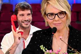 "Cosa mi ha detto a telefono Maria De Filippi", spunta la telefonata con De  Martino prima di Affari Tuoi