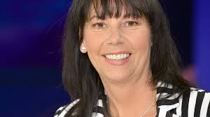 Stephanie baczyk schafft, was noch keine frau vor ihr erreicht hat. Esther Sedlaczek Macht Ard Sportschau Team Weiblicher