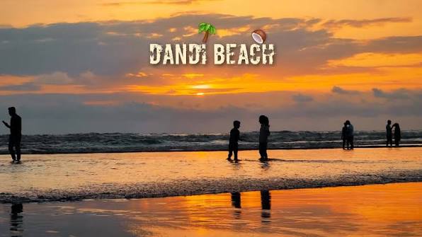 An evening at Dandi Beach ???? #dandi #navsari #dandimemorial #gandhi  #mahatma #tata #beachlife #sunset #evening #fyp #memories #friends  #indianocean