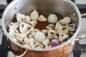 Das Beste Coq Au Vin Zum Selbermachen Rezept In 2020 Coq Au Vin Coq Au Vin Rezept Mariniertes Gemuse